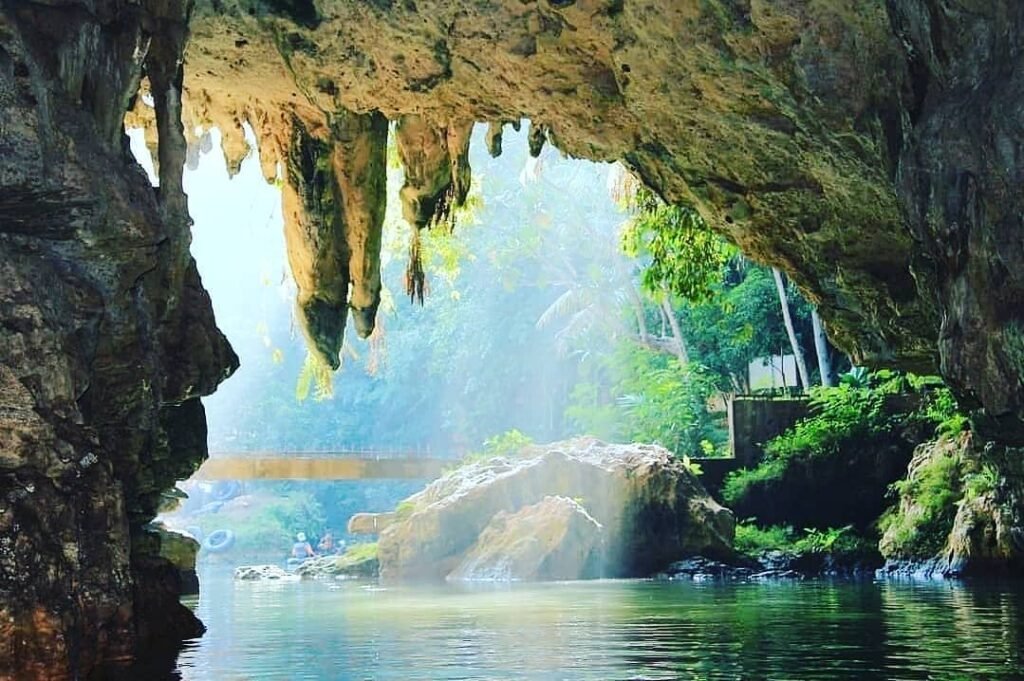 Wisata susur gua di Gua Pindul, Yogyakarta, destinasi petualangan yang jarang diketahui di Gunungkidul